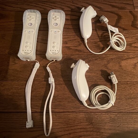 WII Console Bundle 2 Controllers, 2 Nunchchucks & Games-GameCube Compatible - Picture 2 of 7
